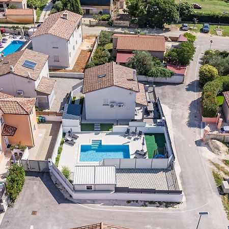 Casa Tara Three-Bedroom Holiday Home Pula Eksteriør billede