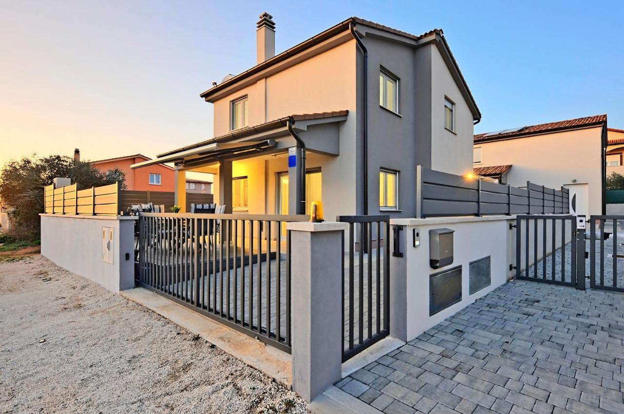 Casa Tara Three-Bedroom Holiday Home Pula Eksteriør billede
