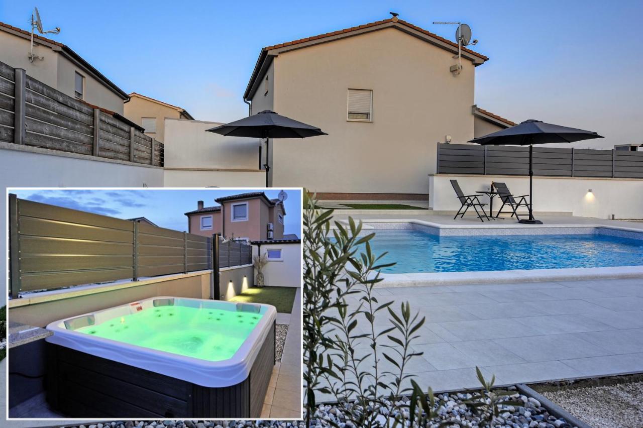 Casa Tara Three-Bedroom Holiday Home Pula Eksteriør billede