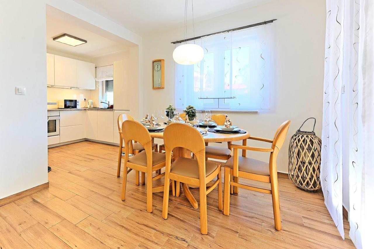 Casa Tara Three-Bedroom Holiday Home Pula Eksteriør billede