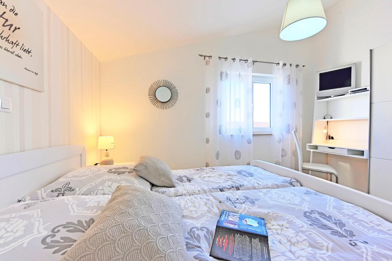 Casa Tara Three-Bedroom Holiday Home Pula Eksteriør billede