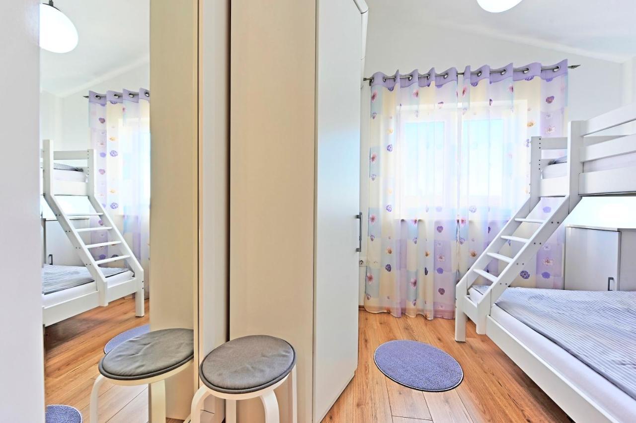 Casa Tara Three-Bedroom Holiday Home Pula Eksteriør billede