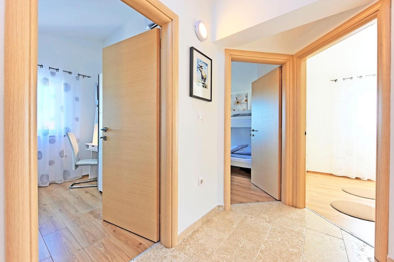 Casa Tara Three-Bedroom Holiday Home Pula Eksteriør billede