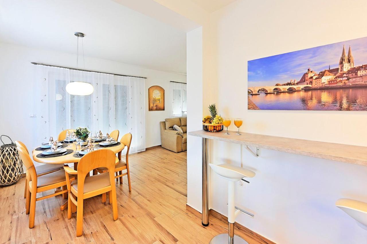 Casa Tara Three-Bedroom Holiday Home Pula Eksteriør billede
