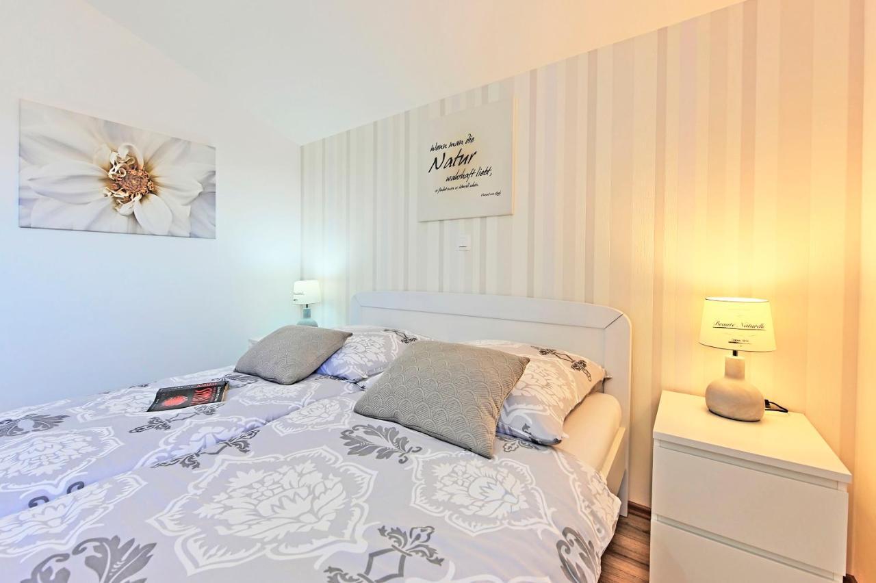 Casa Tara Three-Bedroom Holiday Home Pula Eksteriør billede