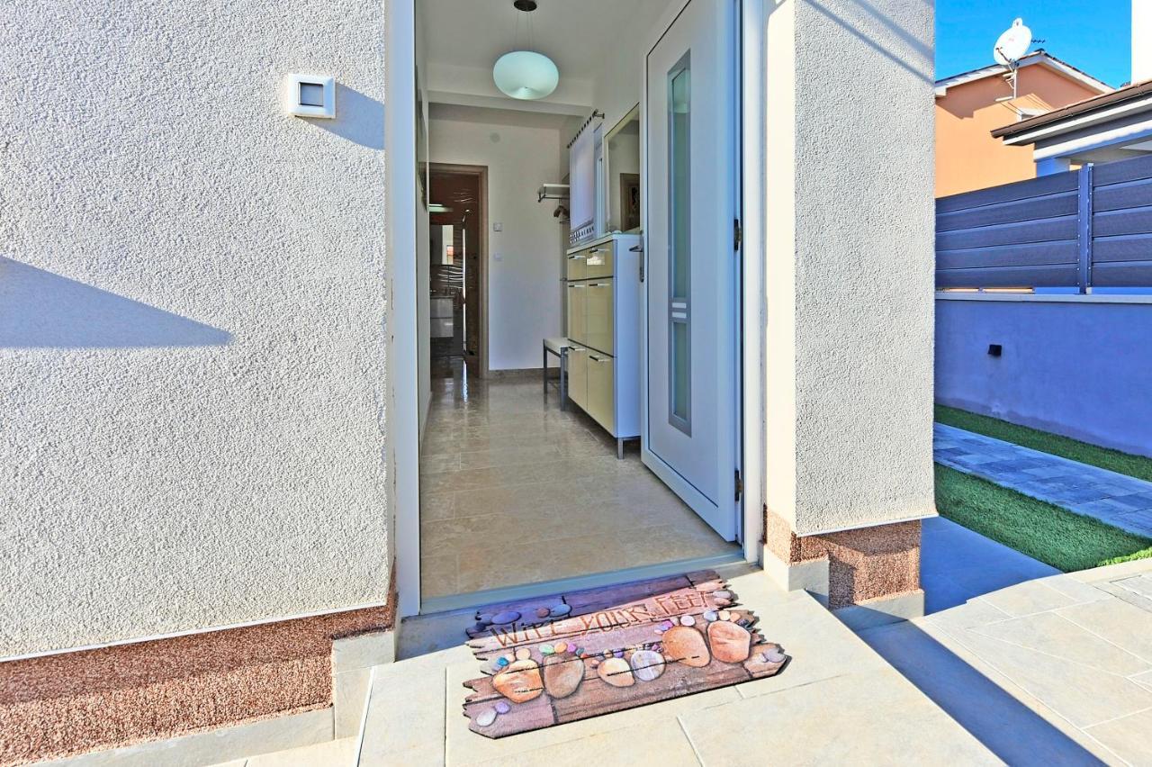 Casa Tara Three-Bedroom Holiday Home Pula Eksteriør billede