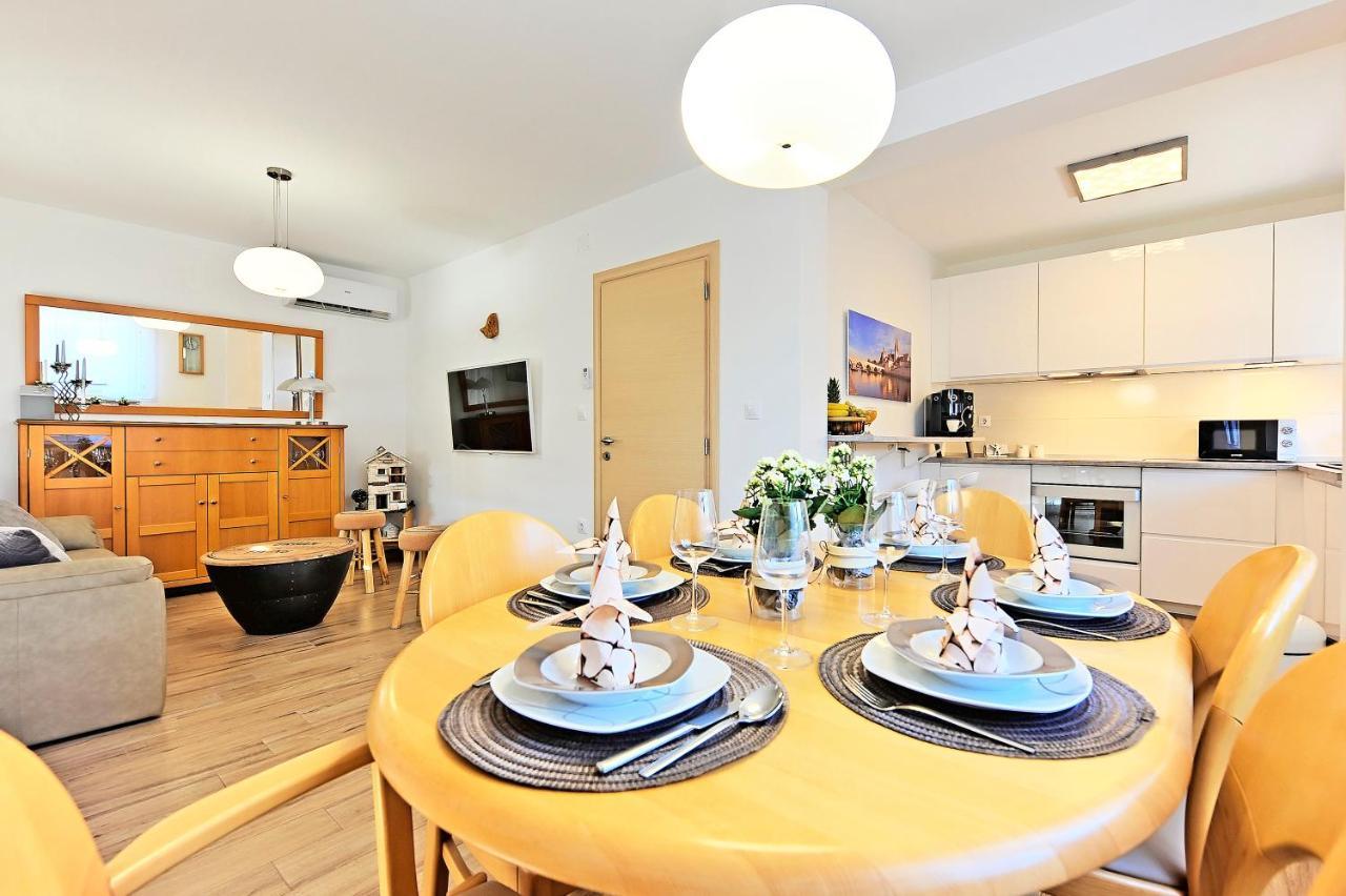 Casa Tara Three-Bedroom Holiday Home Pula Eksteriør billede