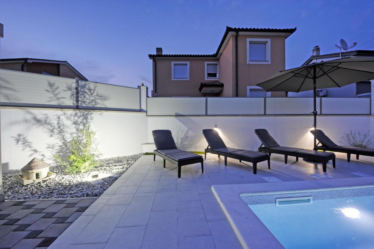 Casa Tara Three-Bedroom Holiday Home Pula Eksteriør billede
